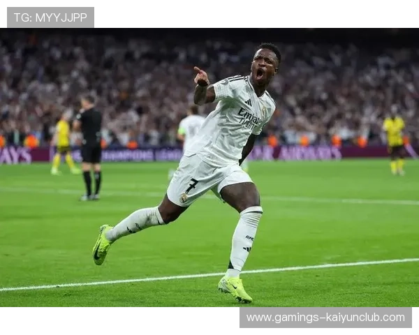 皇马边路接应维尼修斯制造门前混乱 皇马边路接应维尼修斯制造门前混乱