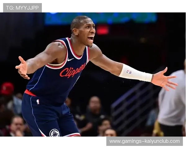 小哈达威外线连续命中,达拉斯瞬间把握大势 小哈达威外线连续命中,达拉斯瞬间把握大势