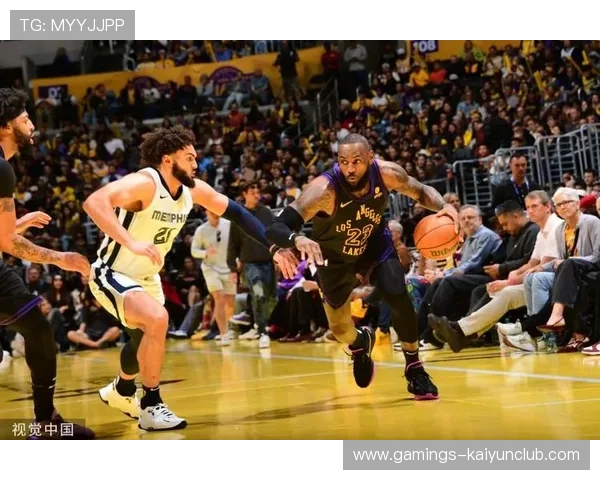 湖人詹姆斯关键三分终结灰熊反扑