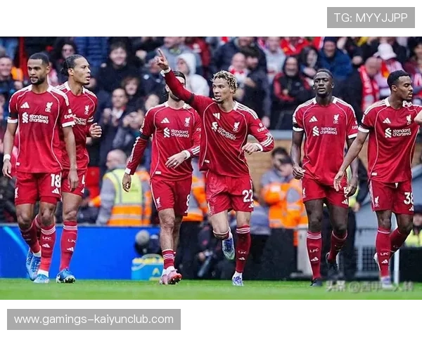 英超利物浦中场组织迅速,锋线再显杀伤力